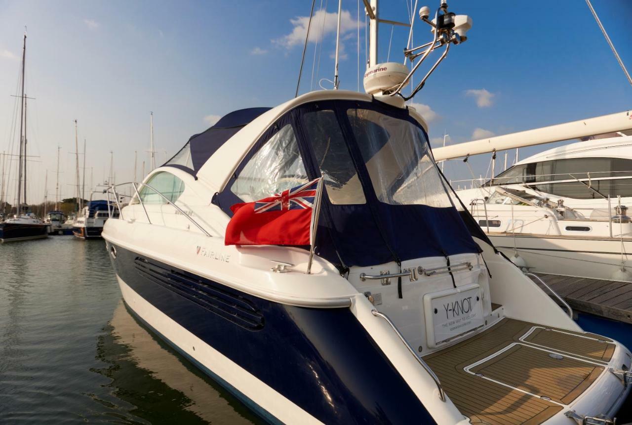 Y-Knot-Two Bedroom Luxury Motor Boat In Lymington Exterior photo