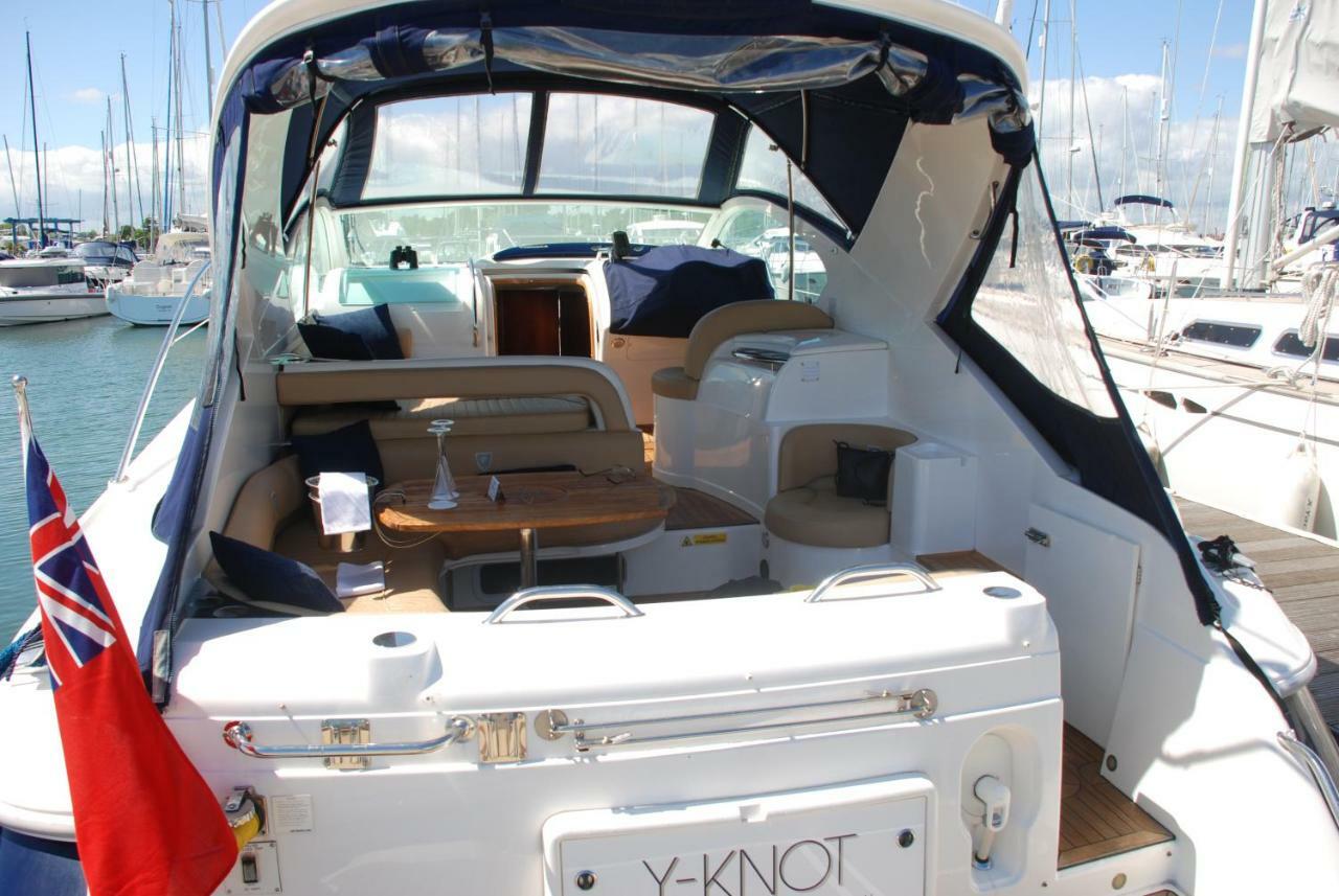 Y-Knot-Two Bedroom Luxury Motor Boat In Lymington Exterior photo